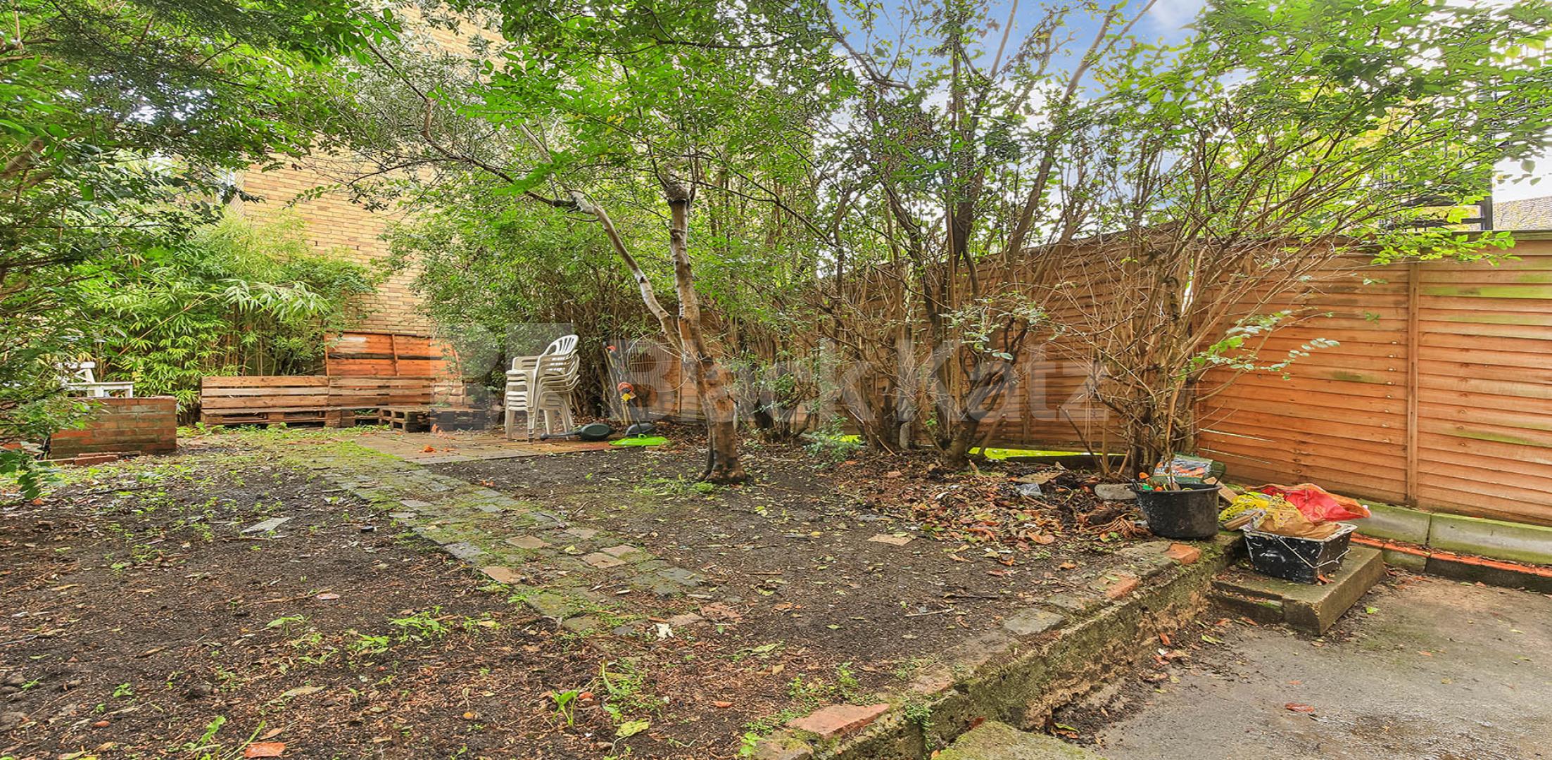 			2 Bedroom, 1 bath, 1 reception Apartment			 Sandringham Road, Dalston 